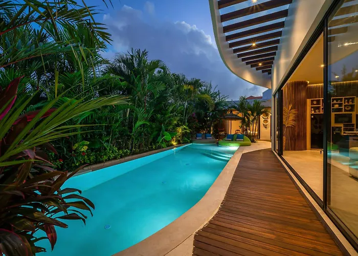 Yellow Moon, A Tropical 3br Sanctuary In Villa Uluwatu