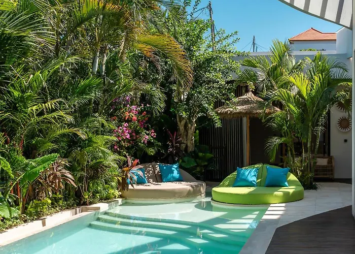 Yellow Moon, A Tropical 3br Sanctuary In *