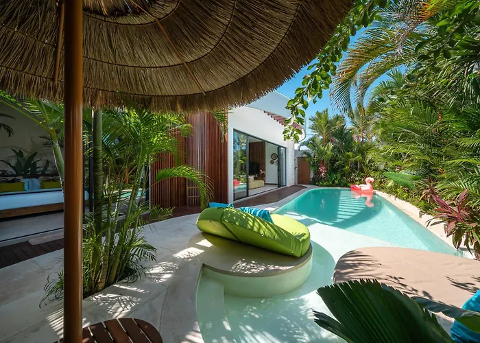 Yellow Moon, A Tropical 3br Sanctuary In Villa Uluwatu