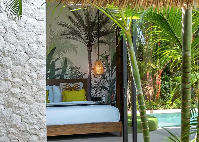 Yellow Moon, A Tropical 3br Sanctuary In Villa Uluwatu
