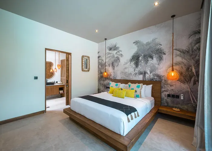 Yellow Moon, A Tropical 3br Sanctuary In Uluwatu