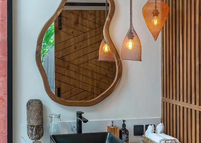 Yellow Moon, A Tropical 3br Sanctuary In Uluwatu