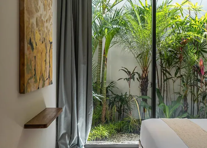 Yellow Moon, A Tropical 3br Sanctuary In Uluwatu
