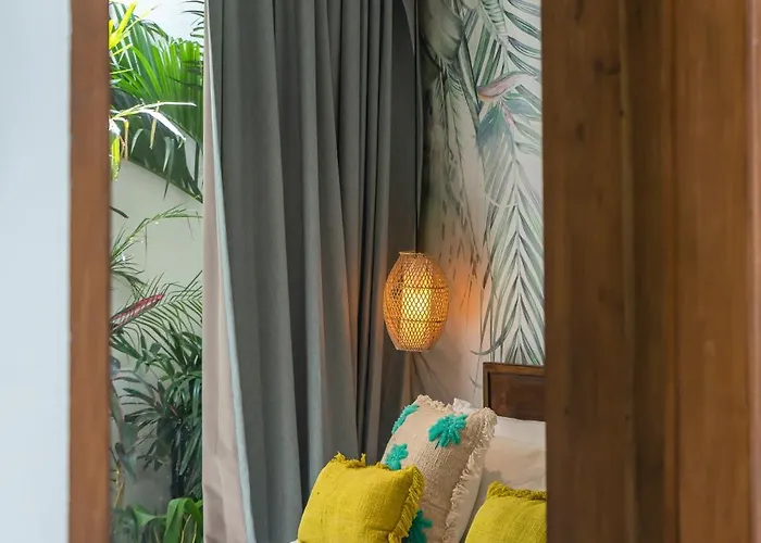 Villa Yellow Moon, A Tropical 3br Sanctuary In *