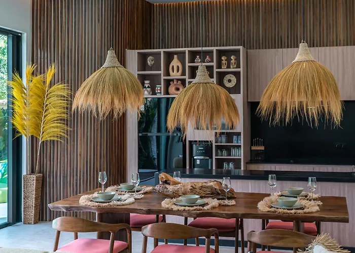 Yellow Moon, A Tropical 3br Sanctuary In Uluwatu