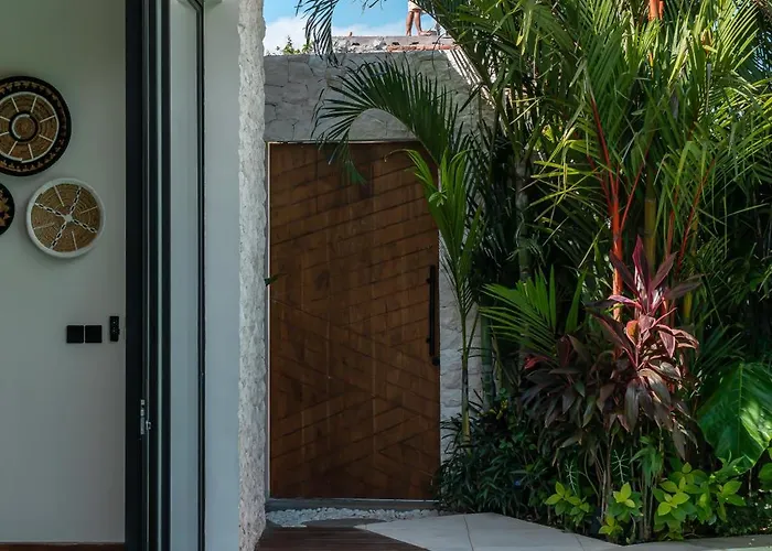 Yellow Moon, A Tropical 3br Sanctuary In *