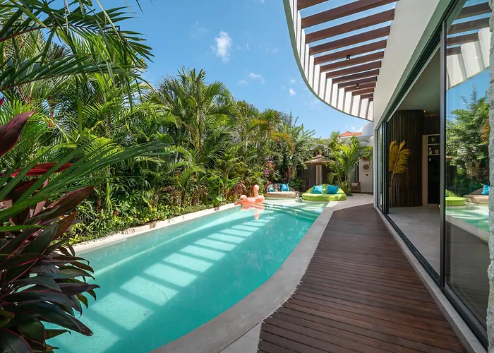 Yellow Moon, A Tropical 3br Sanctuary In Villa Uluwatu