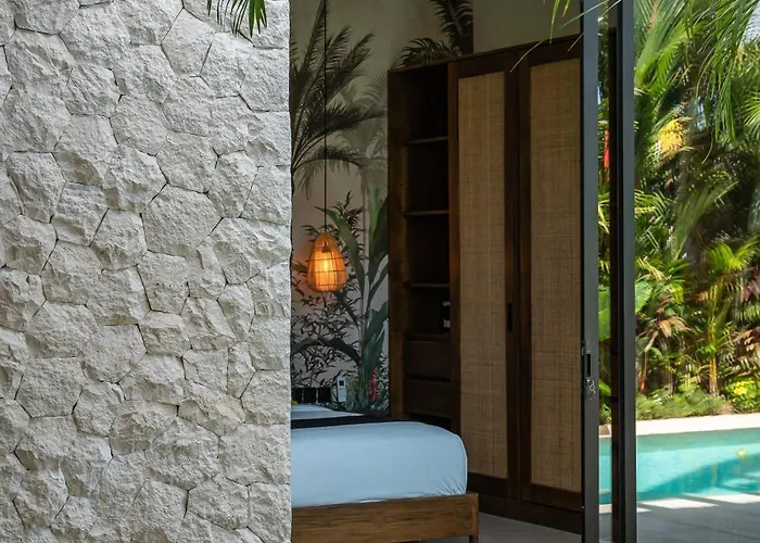 Yellow Moon, A Tropical 3br Sanctuary In Uluwatu