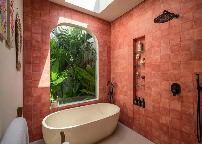 Villa Yellow Moon, A Tropical 3br Sanctuary In *
