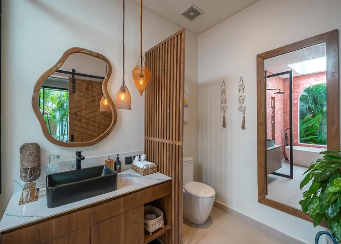 Yellow Moon, A Tropical 3br Sanctuary In *