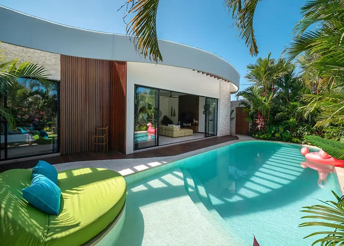 Yellow Moon, A Tropical 3br Sanctuary In Villa Uluwatu