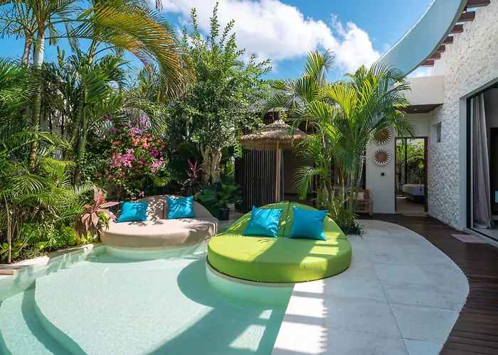 Yellow Moon, A Tropical 3br Sanctuary In Uluwatu
