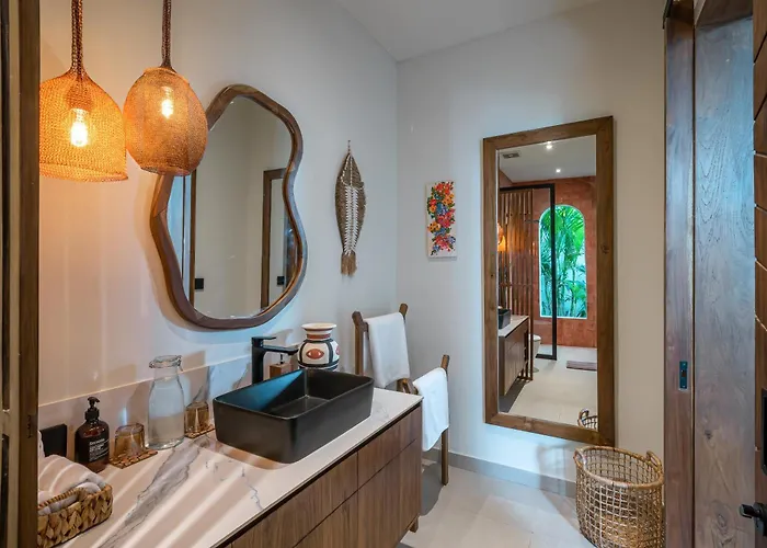 Yellow Moon, A Tropical 3br Sanctuary In Villa
