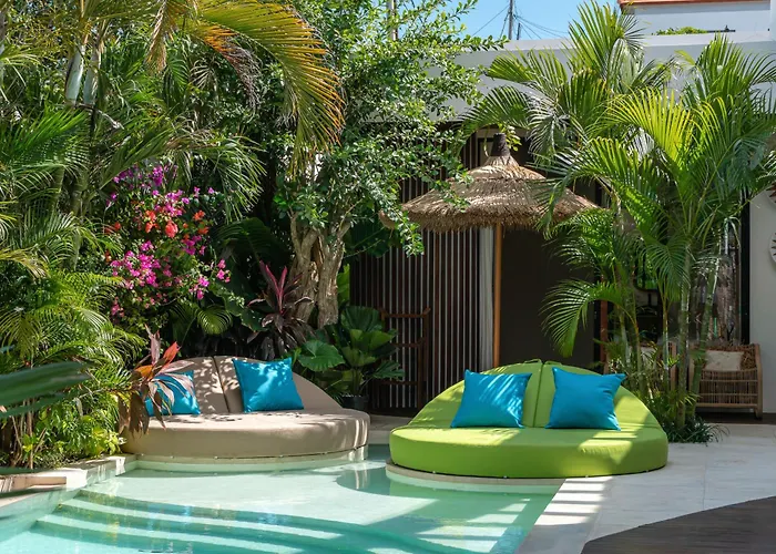 Yellow Moon, A Tropical 3br Sanctuary In Uluwatu