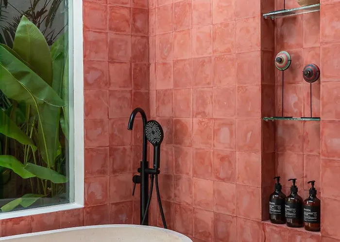 Villa Yellow Moon, A Tropical 3br Sanctuary In *