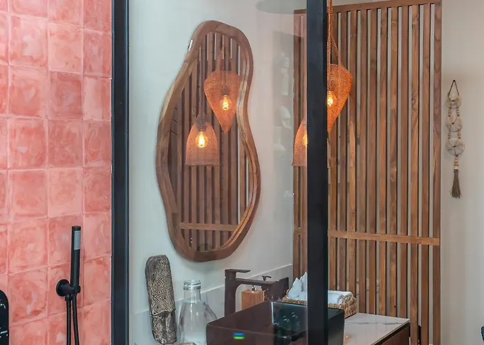 Yellow Moon, A Tropical 3br Sanctuary In Uluwatu